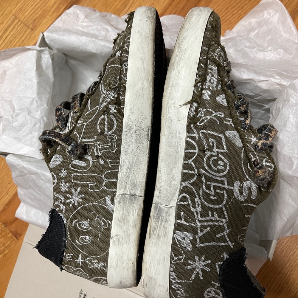 Golden Goose Khaki Sneakers with White Star - Picture 10 of 16